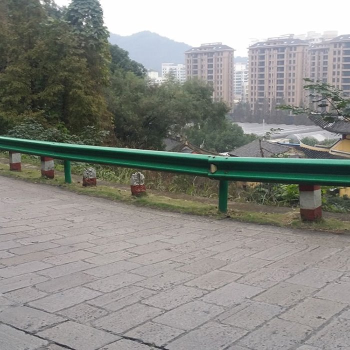 贵乌社区服务中心波形护栏板高速护栏公路护栏浸塑城市护栏