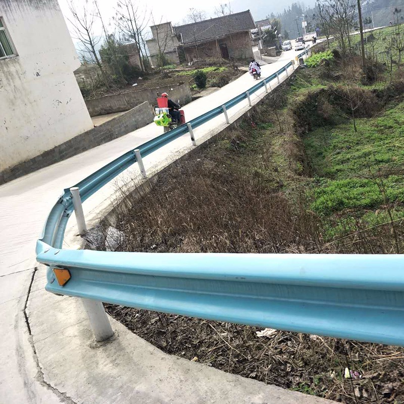 贵州铜仁公路防撞栏波形梁刚护栏乡村公路护栏厂家直销