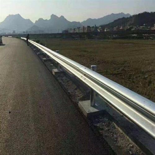 云南波形护栏板高速公路防撞栏乡村道路护栏厂家直销