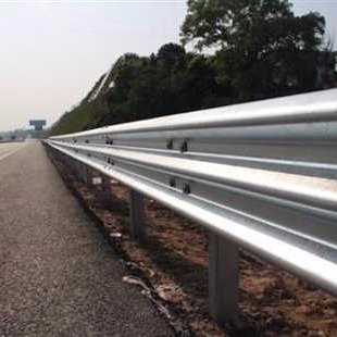 镀锌波形护栏高速公路防撞栏乡村公路护栏可定制