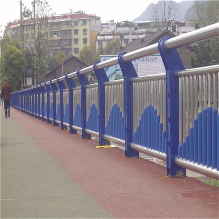 贵州厂家供应桥梁护栏不锈钢护栏桥梁护栏立柱桥梁护栏支架不锈钢复合管护栏