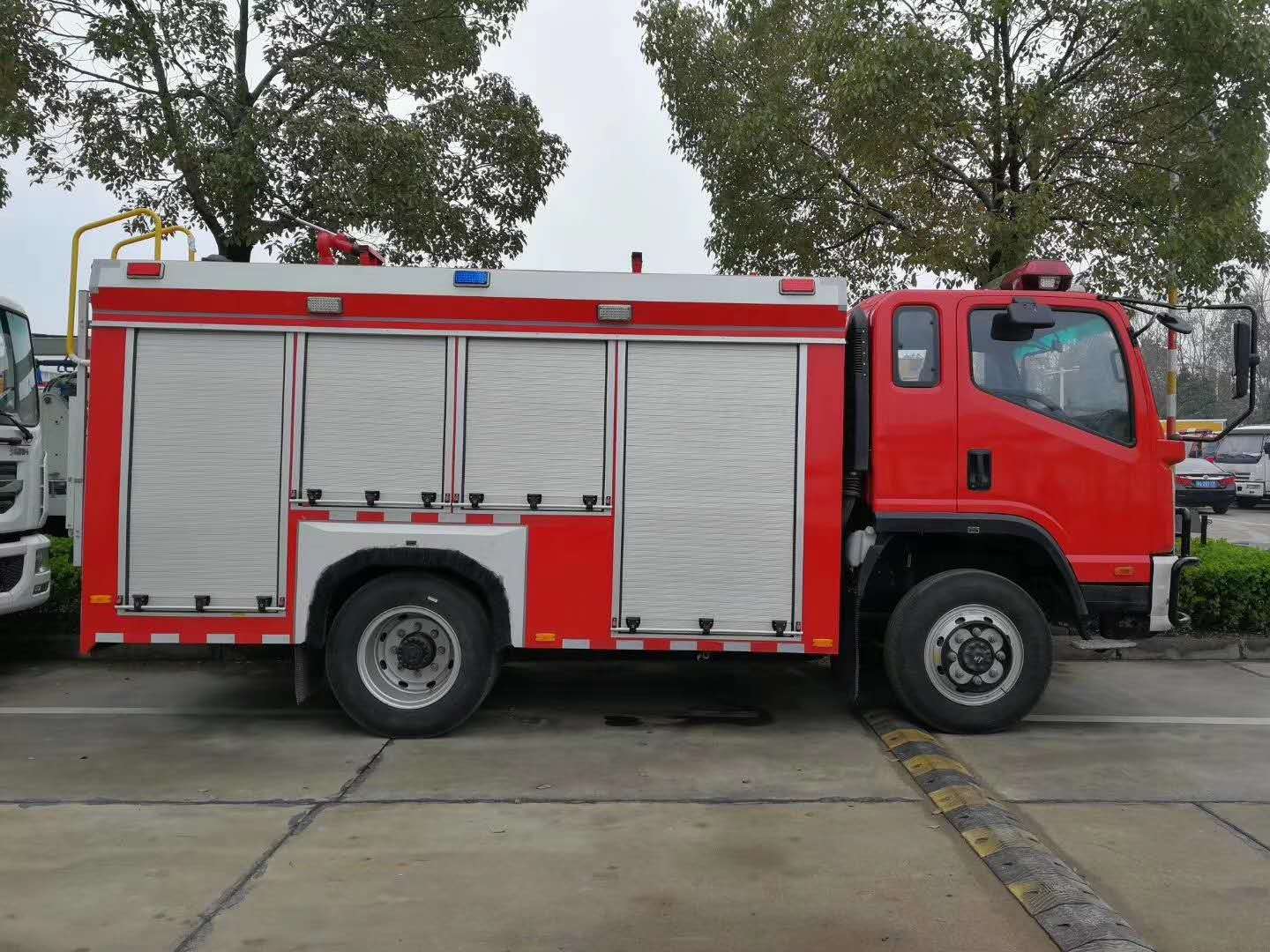 凯马四驱消防洒水车  泡沫消防车 3吨水罐消防车厂家直销价格示例图5