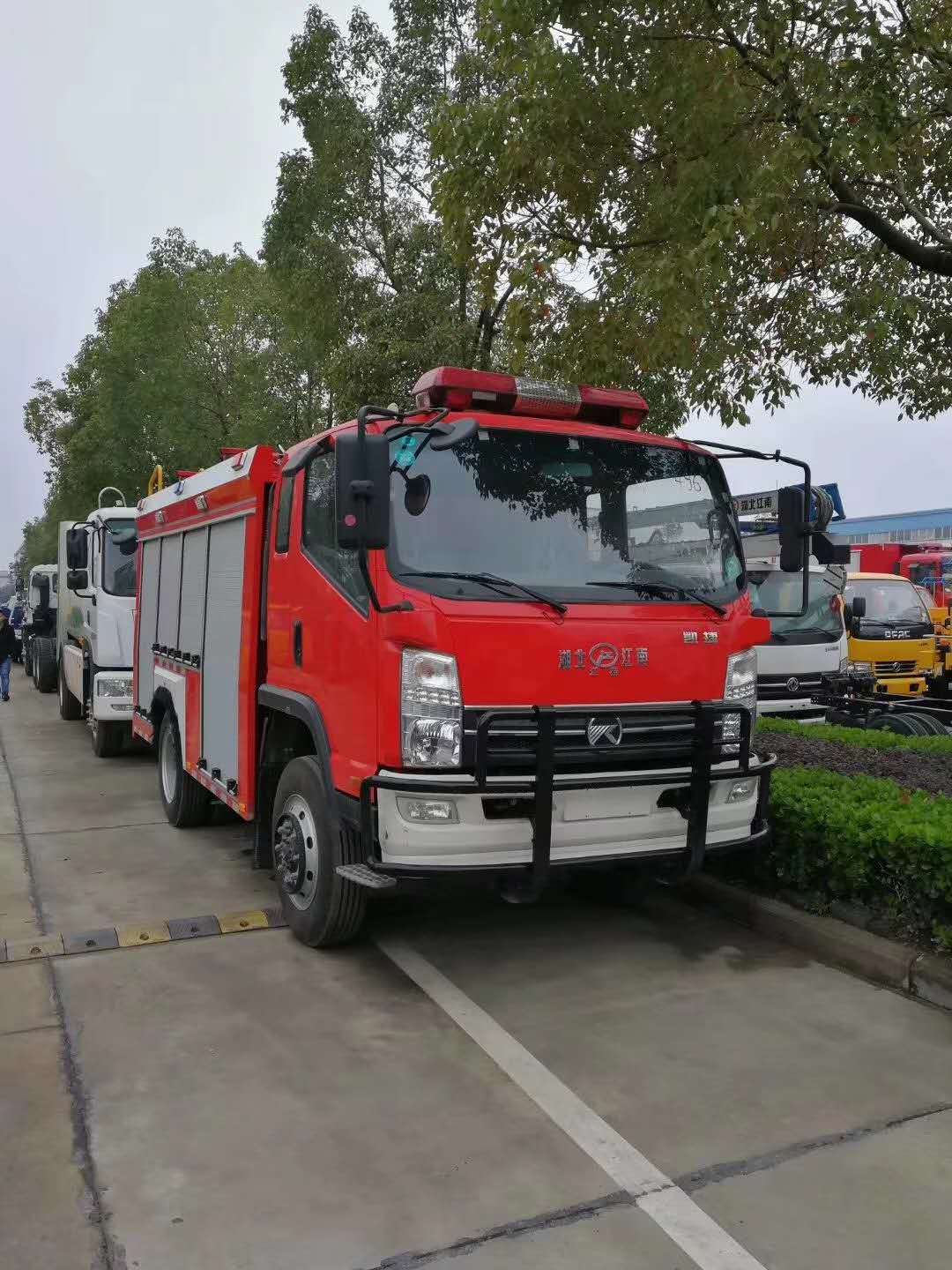 凯马四驱消防洒水车  泡沫消防车 3吨水罐消防车厂家直销价格示例图7