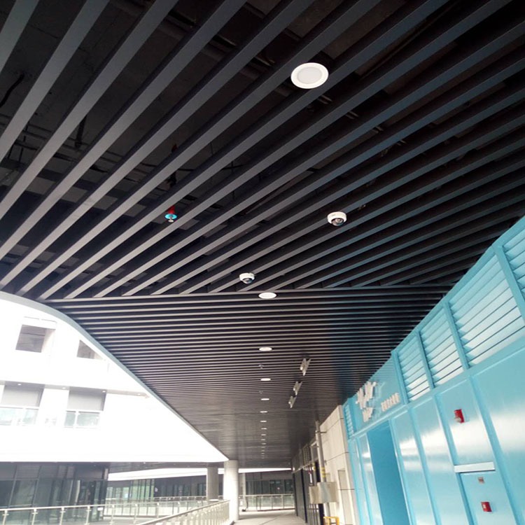 购物中心走廊檐口吊顶黑色铝格栅50100铝方通黑色铝方通