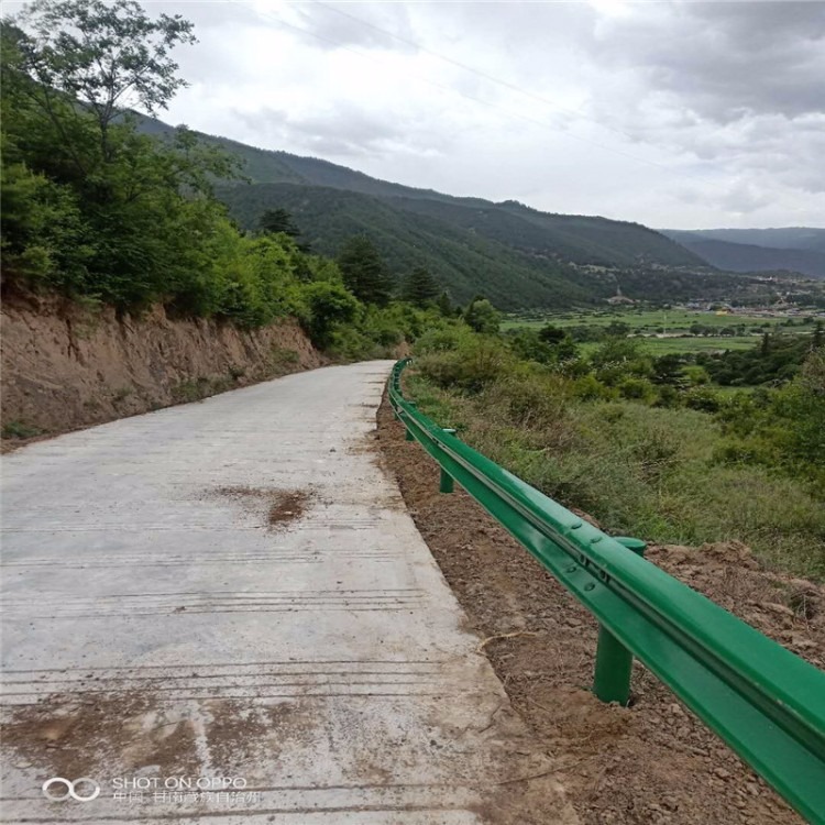 临夏波形护栏厂家乡村路公路护栏板安装队