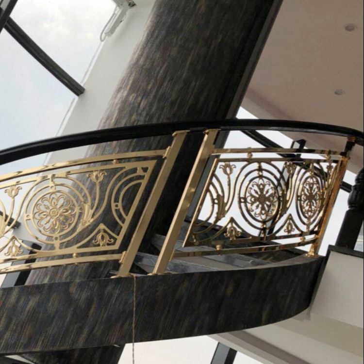 更多别墅铜艺楼梯护栏设计，体验铝艺楼梯扶手更省钱省心的装修服务