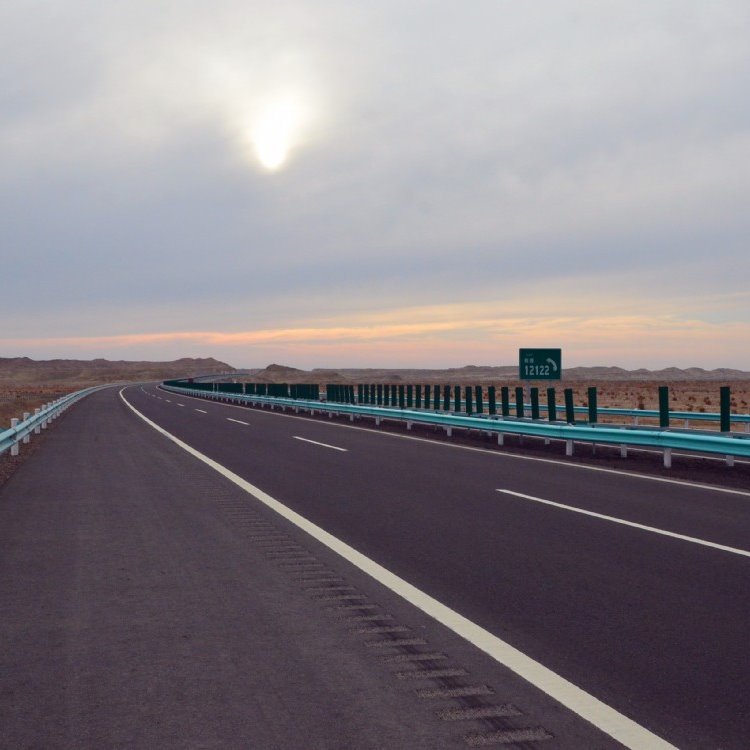  高速公路波形护栏★corrugated beam barrier★