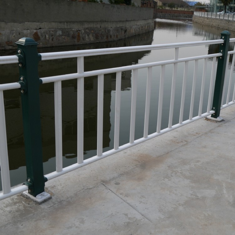 山东济南护栏厂家  专业生产市政交通护栏 锌钢道路护栏 河道护栏