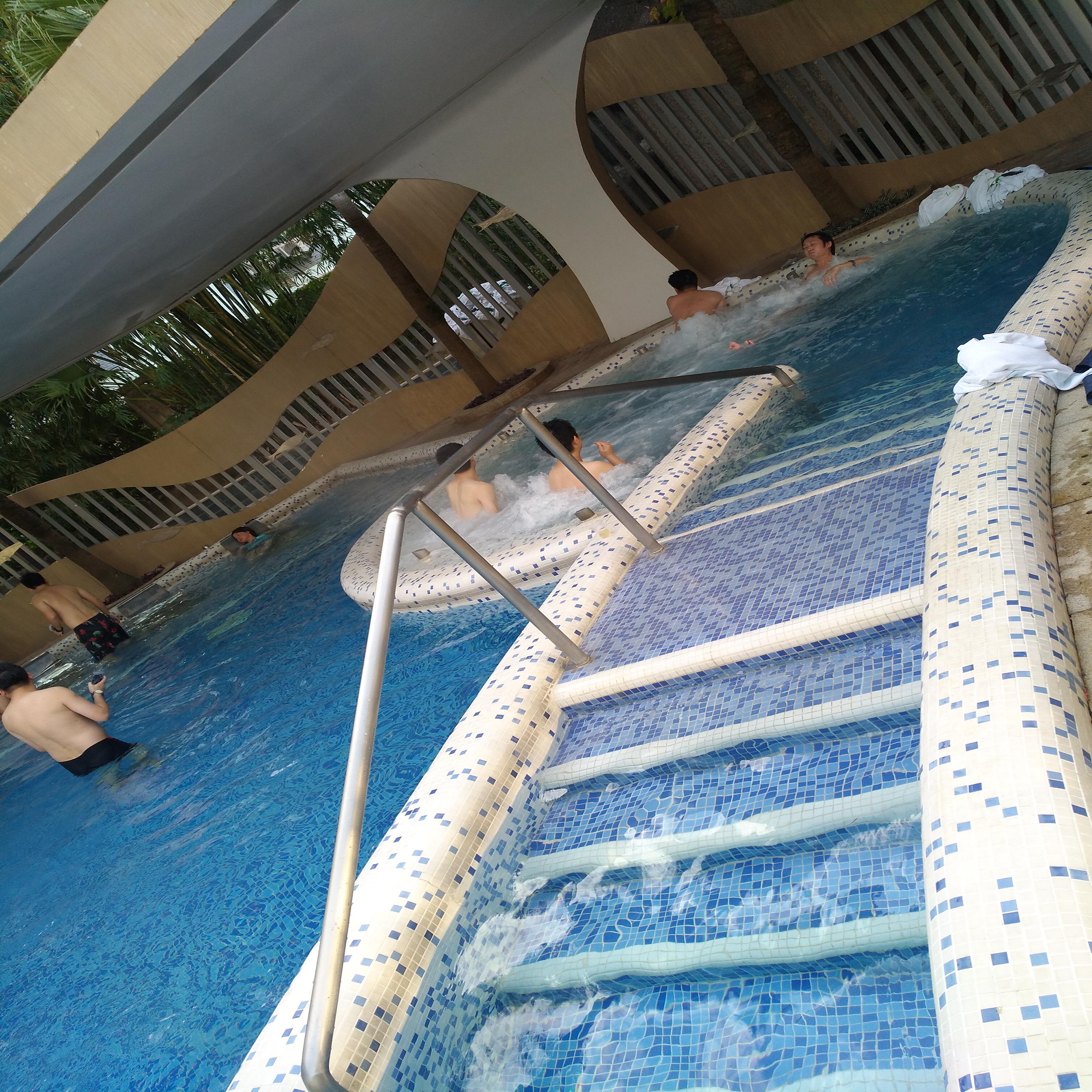 郑州游泳池设备,室内儿童水上乐园多少钱