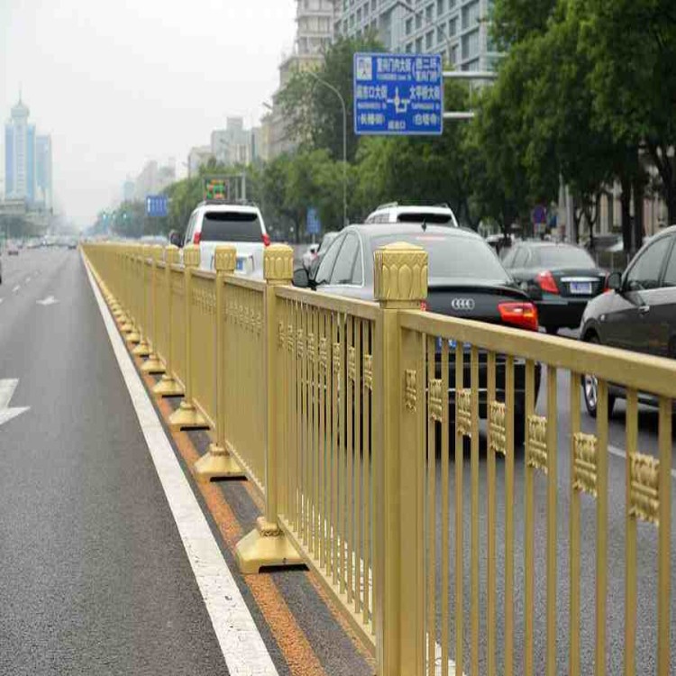 梅州城市道路隔离栅揭阳人行道方通防护栏杆安永特