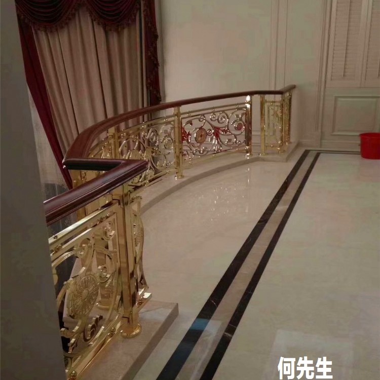 别墅金色楼梯护栏厂家 镀铜楼梯扶手丰润的色彩